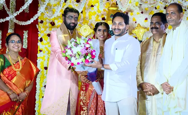 Cm Jagan Attends Wedding Ceremony Of Poonam Malakondaiah Son - Sakshi