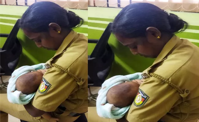 Kochi Cop Breastfeeds Ailing Woman  Baby Wins Hearts - Sakshi