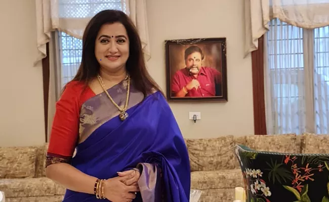 Actress Sumalatha Emotional post On Husband Ambaressh Demise After 5 Years - Sakshi