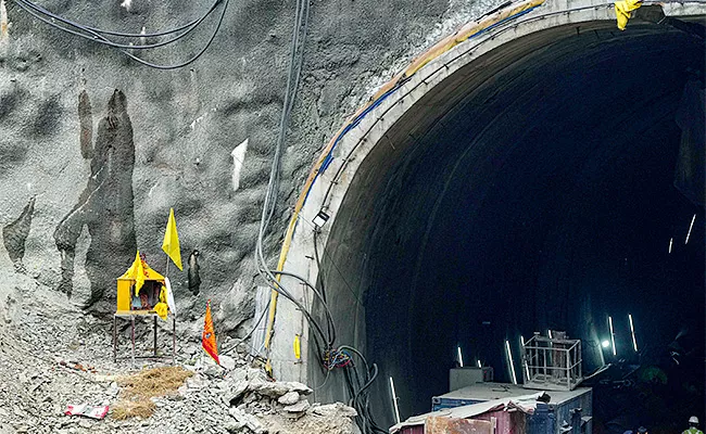 Uttarakhand Tunnel Collapses Rescue Operation Manual Drilling - Sakshi