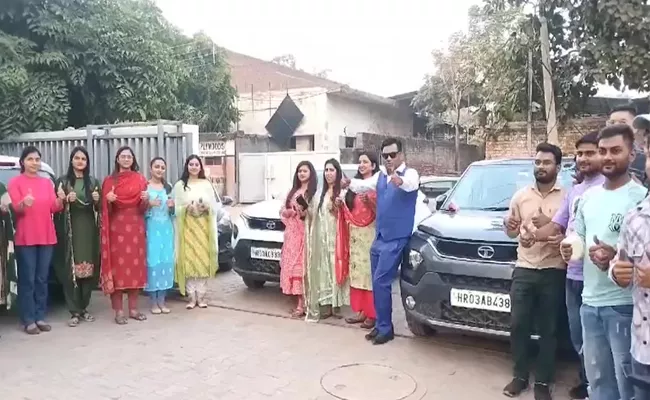 Haryana Pharma Company Gifts Cars to Employees As Diwali Gift - Sakshi
