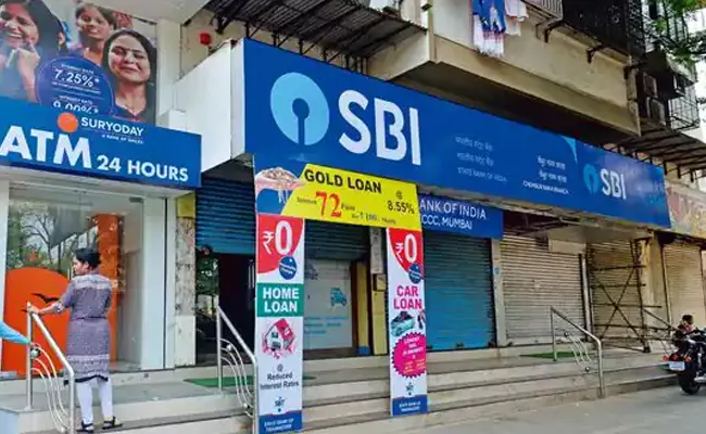 SBI sets aside Rs 8900 crore for salary and pension hike to staff - Sakshi