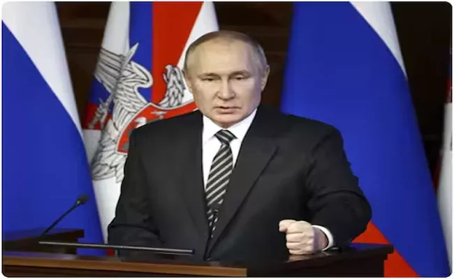Vladimir Putin Body Doubles Used Newspaper Claim Kremlin Answer - Sakshi
