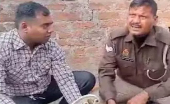 Liquor instead of water from a hand pump in Uttar Pradesh Viral Video - Sakshi