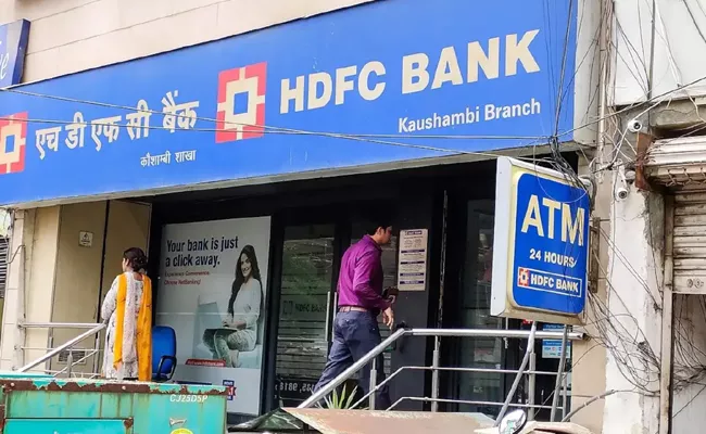 HDFC Bank hikes lending rates in select tenors by 0 05pc - Sakshi