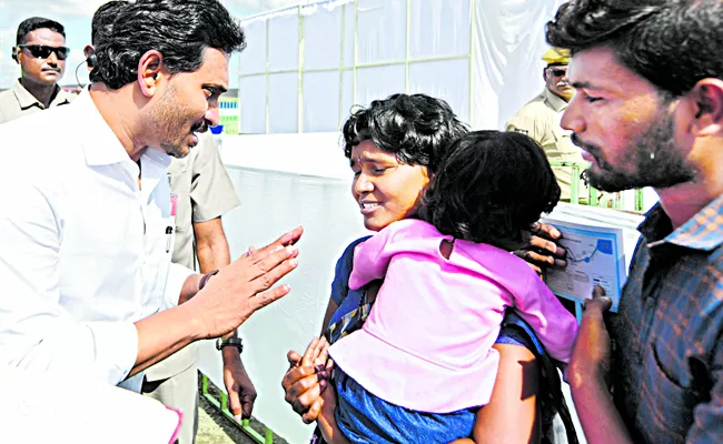patients told chief minister about their problems - Sakshi