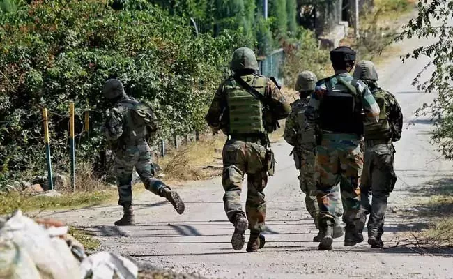 Terrorist Killed In Encounter In Jammu And Kashmir Pulwama - Sakshi