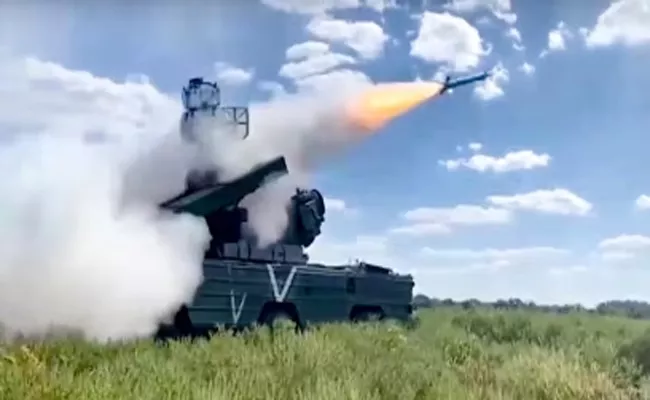 Russia-Ukraine War: Russia missiles attaks on eastern Ukraine - Sakshi