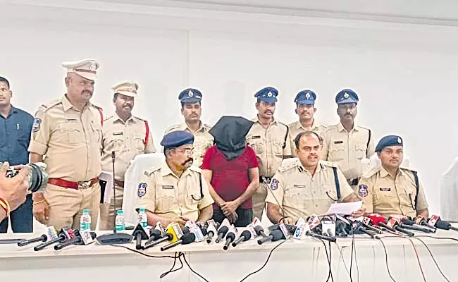 Psychokiller arrested in Nagarkurnool - Sakshi