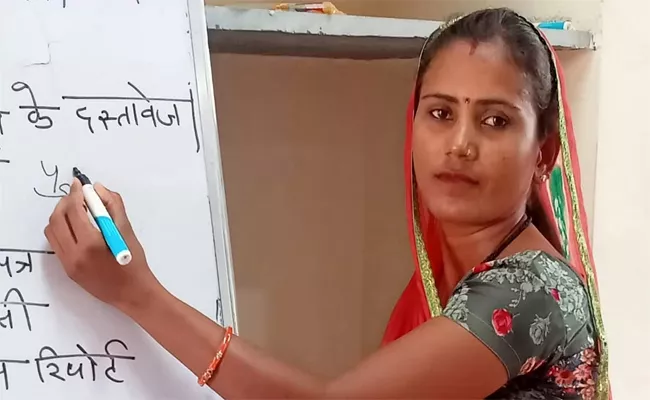 Rajasthan Girl Waged To Become Sarpanch At 19 - Sakshi