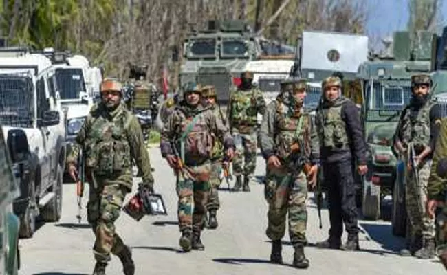 BSF: 250-300 terrorists waiting to infiltrate into Jammu Kashmir - Sakshi
