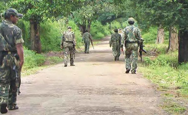 CRPF SI killed in encounter with Naxals in Chhattisgarh - Sakshi