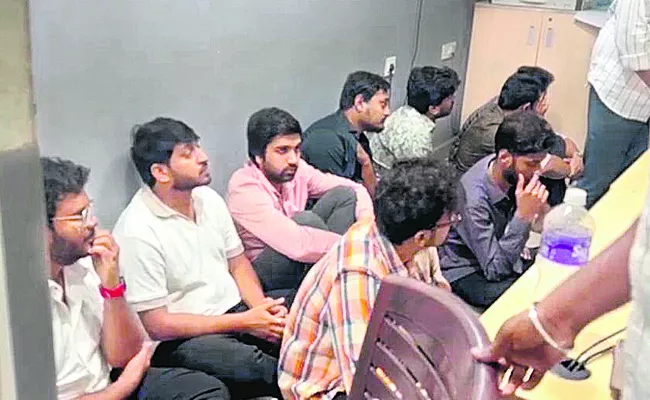 drug peddlers arrested in Hyderabad - Sakshi
