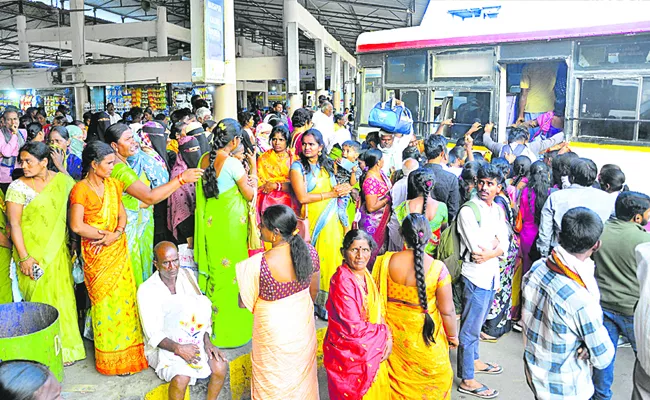 Pressure of women passengers on express bus drivers: telangana - Sakshi