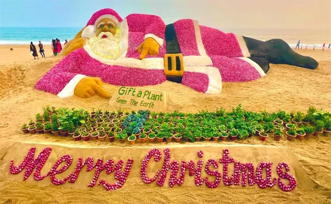 Largest Santa Claus Made From Sand and Onion - Sakshi
