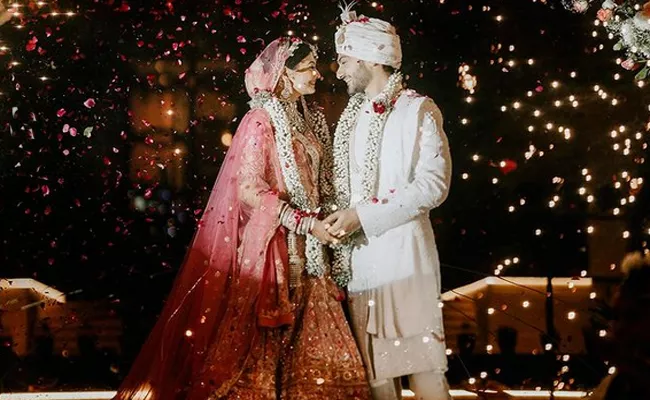 Amitabh Bachchan co star Swini Khara gets married to Urvish Desai - Sakshi