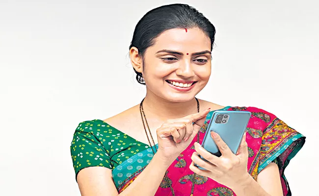Phone Addiction: all your time wasted on the phone - Sakshi