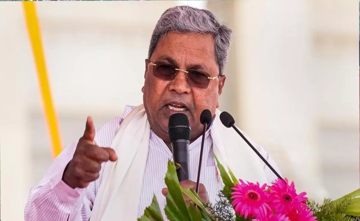 Karnataka CM Siddaramaiah Draws Hindu Hindutva Distinction - Sakshi