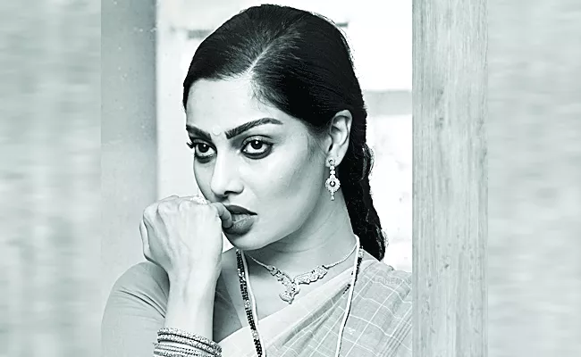 Chandrika Ravi to headline biopic Silk Smitha: The Untold Story - Sakshi