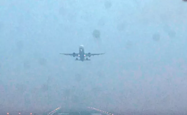 Low visibility forces diversion of Delhi-bound flights - Sakshi