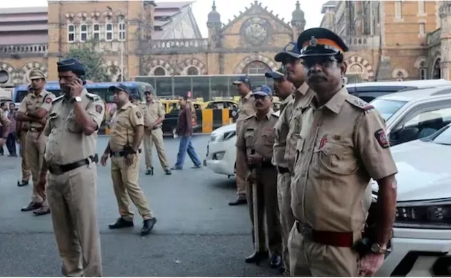 Mumbai High alert Caller Threatens Explosions Over New Year Celebrations - Sakshi