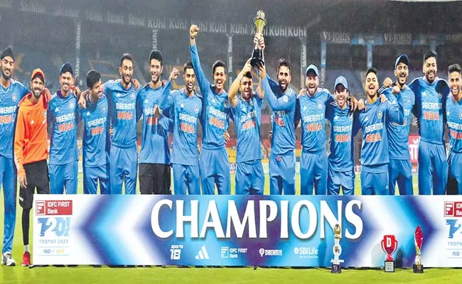  India defeated Australia by 6 runs in last T20 - Sakshi