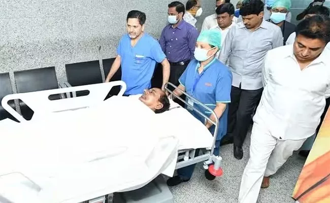 Ex CM KCR Admitted In Yashoda Hospital - Sakshi