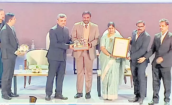 City receives five awards in Swachh Survekshan - Sakshi