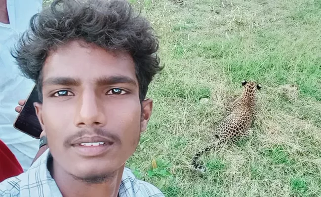 Narayanpet Villagers selfie With Leo Pard Viral - Sakshi