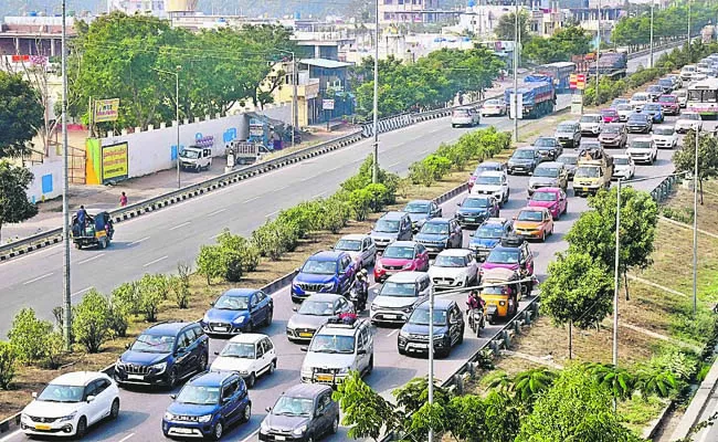 Huge Traffic On Highway - Sakshi