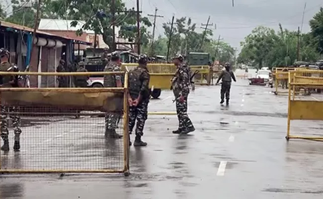 Fresh Mob Violence In Manipur Border Force Personnel Injured - Sakshi