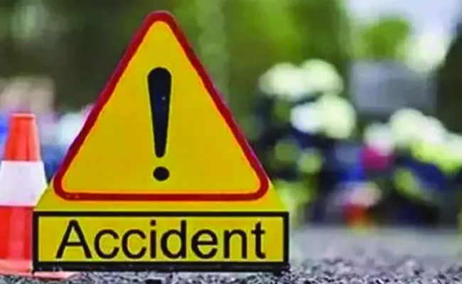 road accident three killed after bike collides with car on shetticherla road in baysthwarapet mandal - Sakshi