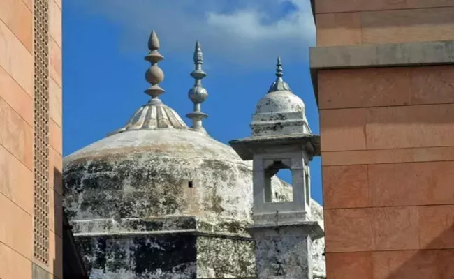 Archaeological Survey Of India: ASI survey report shows photos of shivling, broken statues present inside Gyanvapi Mosque - Sakshi