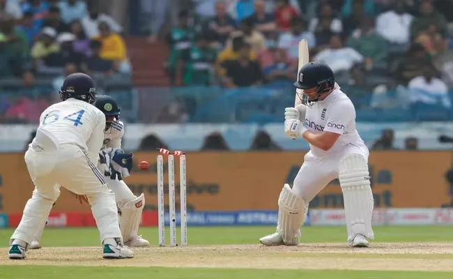 Ravindra Jadeja Cleans Up Bairstow After A Horrible Leave From Englishman - Sakshi