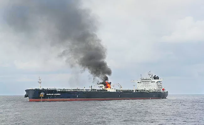 Houthi Rebels Burn British Oil Tanker With Direct Missile Hit In Gulf Of Aden - Sakshi