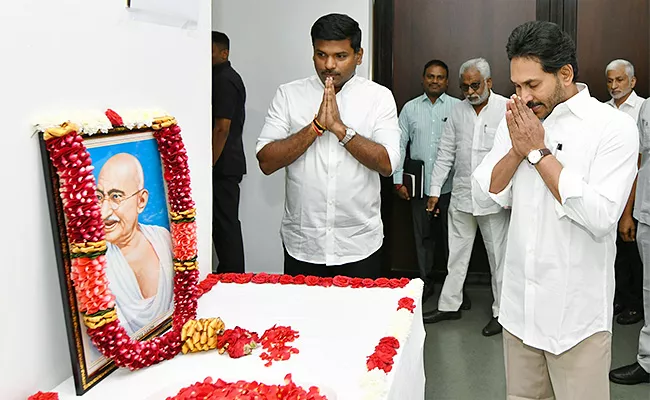 Cm Jagan Paid Tribute To Mahatma Gandhi - Sakshi