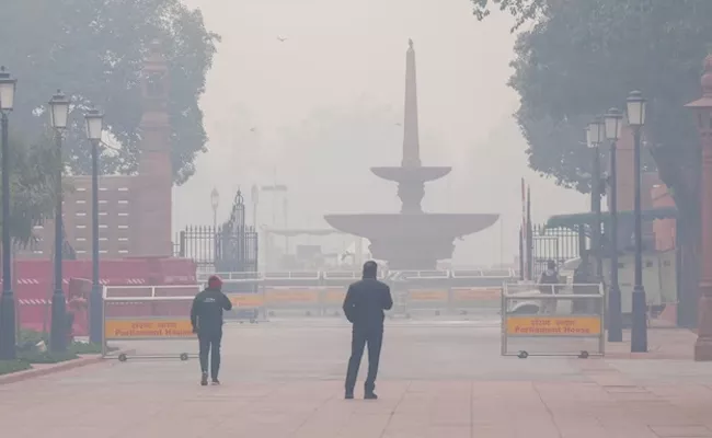 Delhi As Thick Fog Engulfs Capital - Sakshi