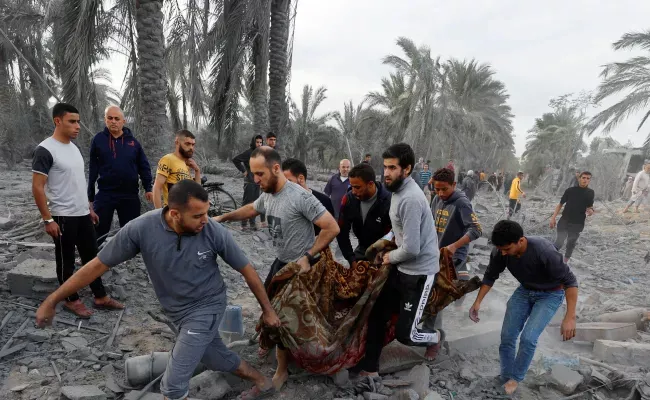 Israel Attack On Gaza 14 People In The Same Family Died - Sakshi