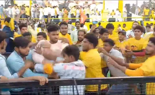 Clash Between Tdp Workers And Junior Ntr Fans At Achanta - Sakshi