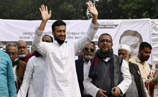 Bangladesh Cricketer Shakib Al Hasan Slapped A Fan Before Winning Parliament Election - Sakshi