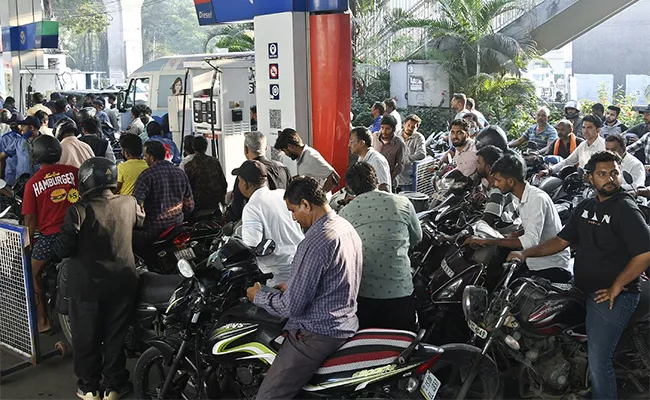Petrol Rumors: ​No Stock Hyderabad Petrol Bunks - Sakshi