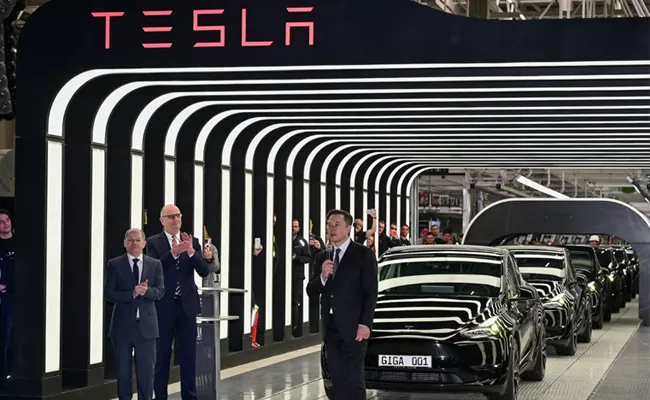 Elon Musk Key Decision On Telsa Headquarters - Sakshi