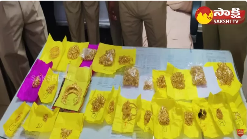 Police Caught And Seized Huge Gold In Kadapa Railway Station