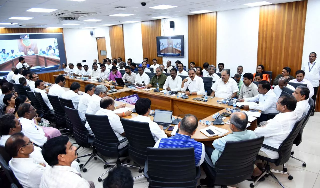 Ap Government Talks With Employees Unions - Sakshi