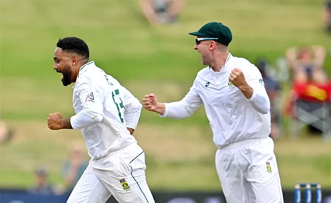 NZ Vs SA 2nd Test Day 2: New Zealand Horrific Collapse 211 All Out - Sakshi