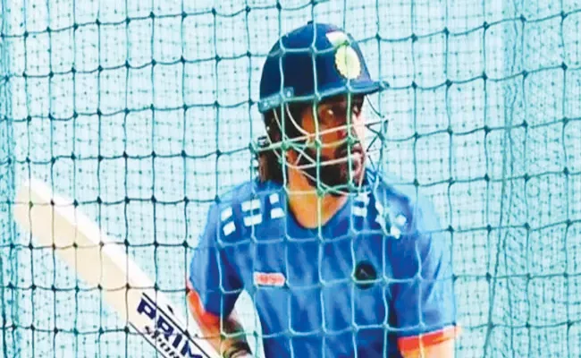 IPL 2024 Just A Local Sports Store: Gilchrist Reacts To Dhoni New Bat Sticker - Sakshi