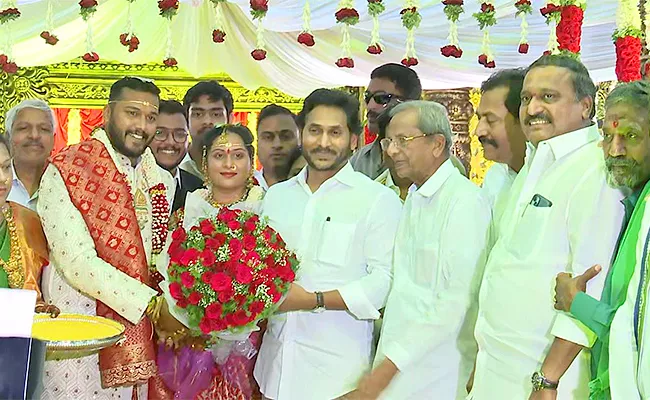 CM YS Jagan Attended Yemmiganur MLAs Grandson Marriage - Sakshi