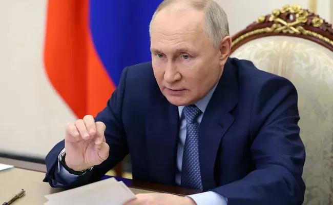 Vladimir Putin says Russia Very Close To Creating Cancer Vaccine - Sakshi