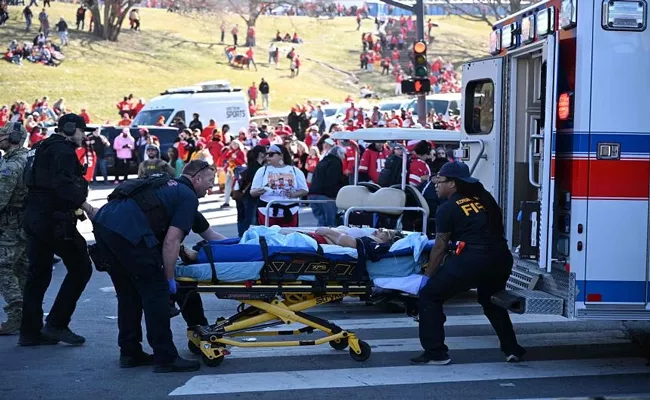 USA: One dead, 21 injured in Super Bowl parade shooting - Sakshi