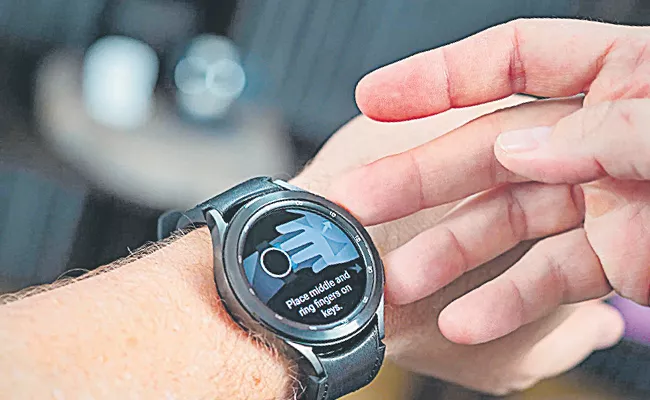 Samsung has made a watch that tells the level of diabetes without pain - Sakshi